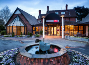 Front exterior shot of Mercure Hull Grange Park Hotel