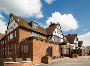 Front exterior of Mercure Leeds Parkway Hotel