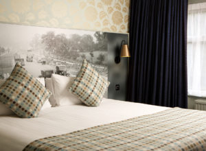 Double bed with picture headboard at Mercure London Watford Hotel